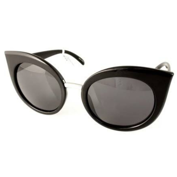 Urban Outfitters Accessories - Cat eye sunglasses